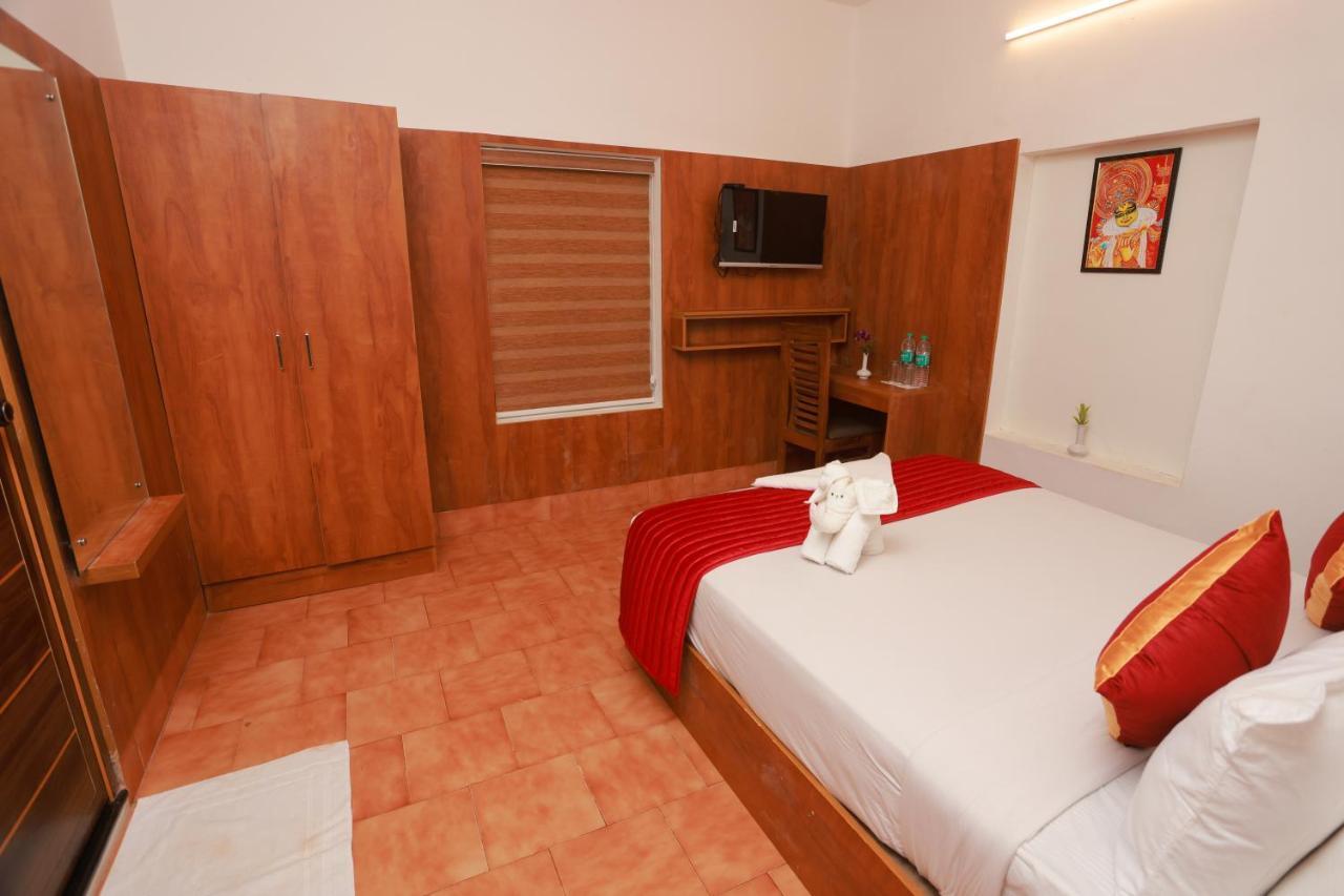 Malavikas Black Beach Resort Varkala Exterior photo