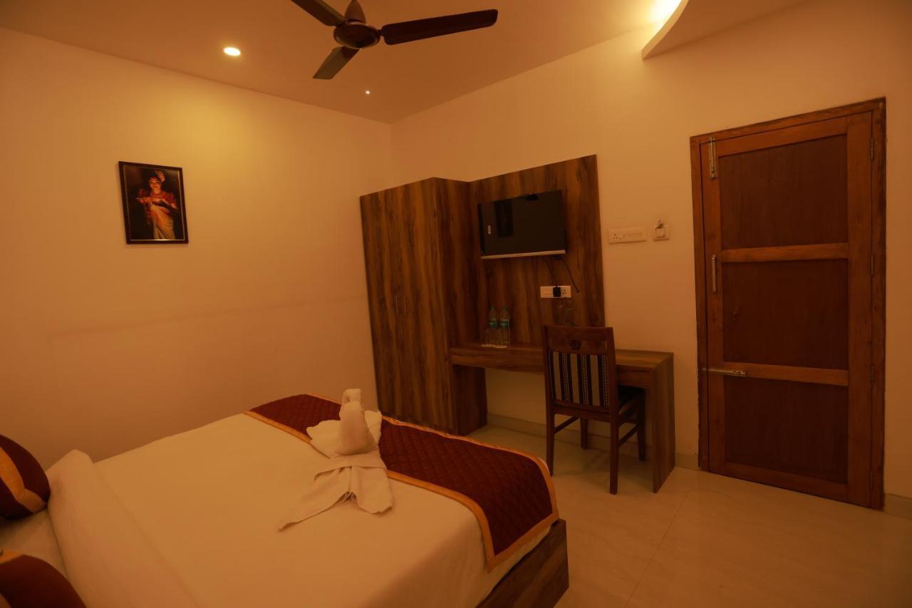 Malavikas Black Beach Resort Varkala Exterior photo