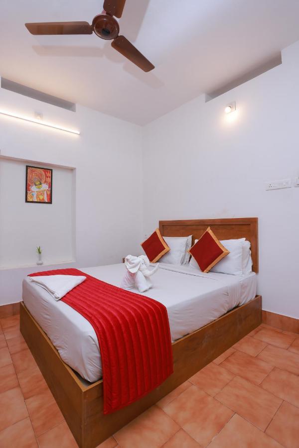 Malavikas Black Beach Resort Varkala Exterior photo