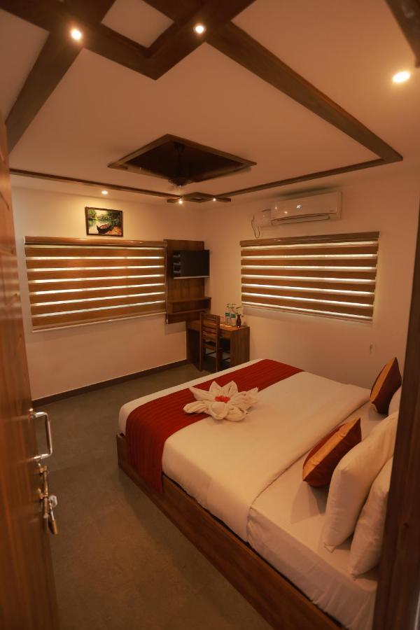 Malavikas Black Beach Resort Varkala Exterior photo